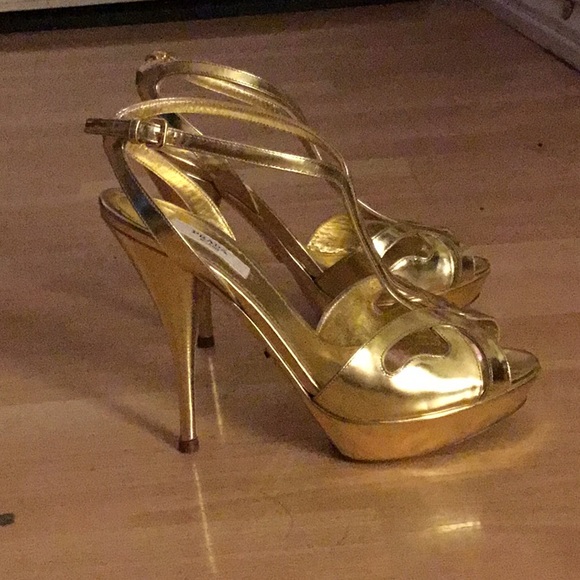 NEVER WORN PRADA STILETTOS - Picture 5 of 6